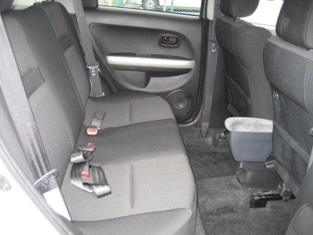 2004 Toyota ist