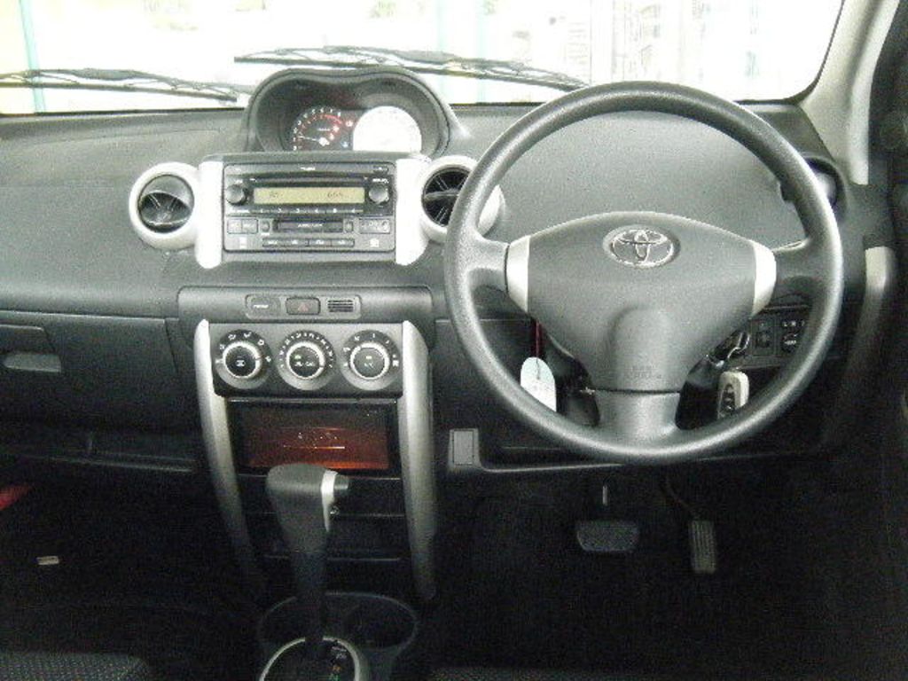 2004 Toyota ist