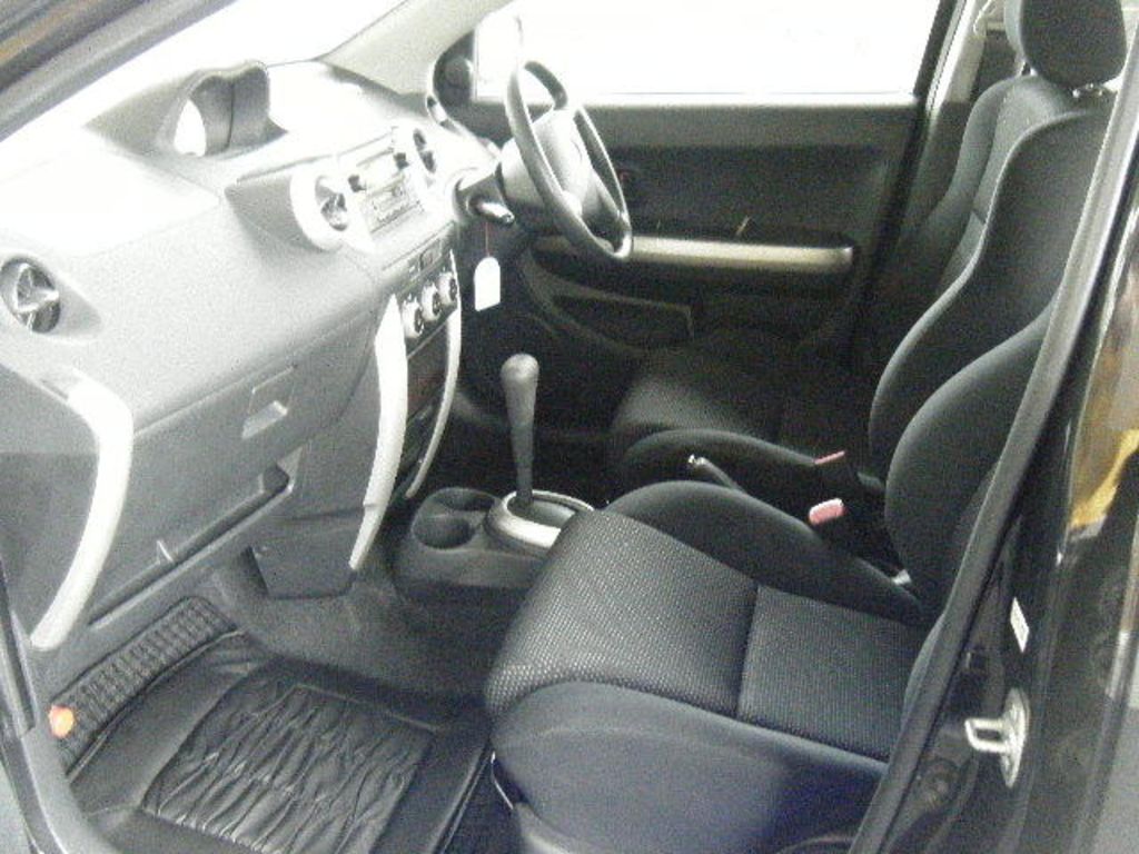 2004 Toyota ist
