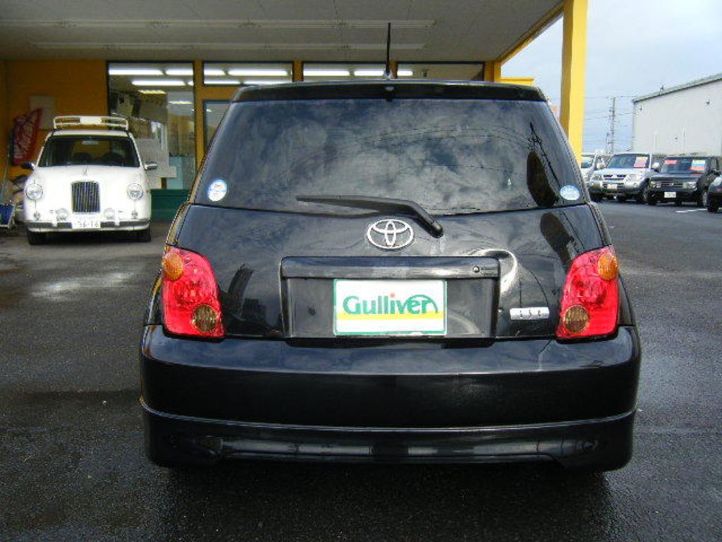 2004 Toyota ist