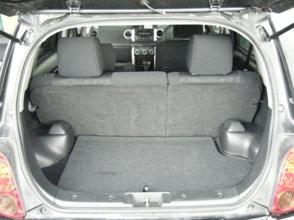 2004 Toyota ist