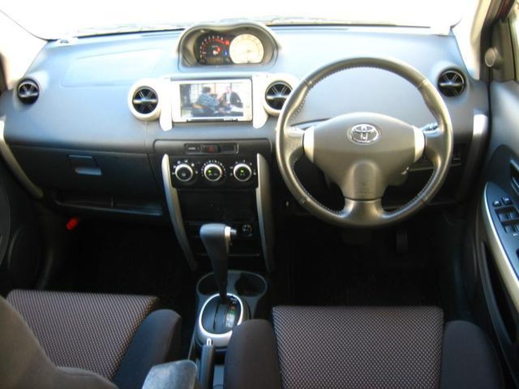 2004 Toyota ist