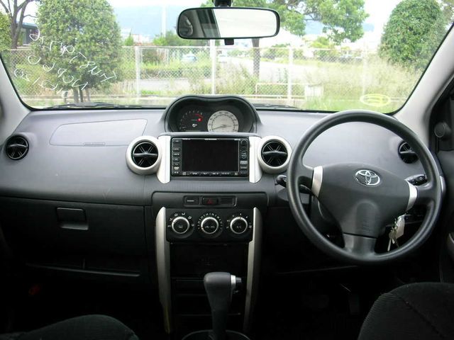 2004 Toyota ist