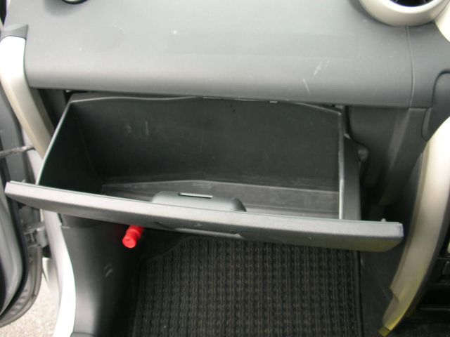 2004 Toyota ist