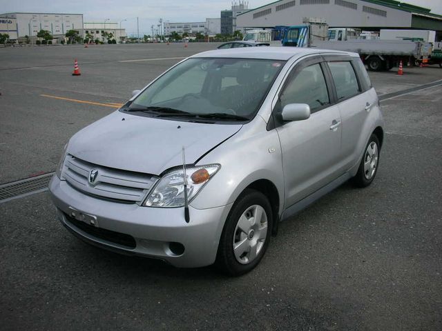 2004 Toyota ist
