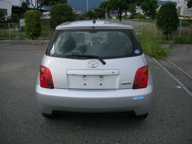 2004 Toyota ist