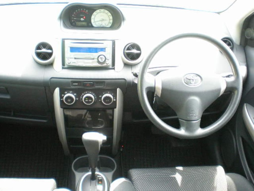 2004 Toyota ist