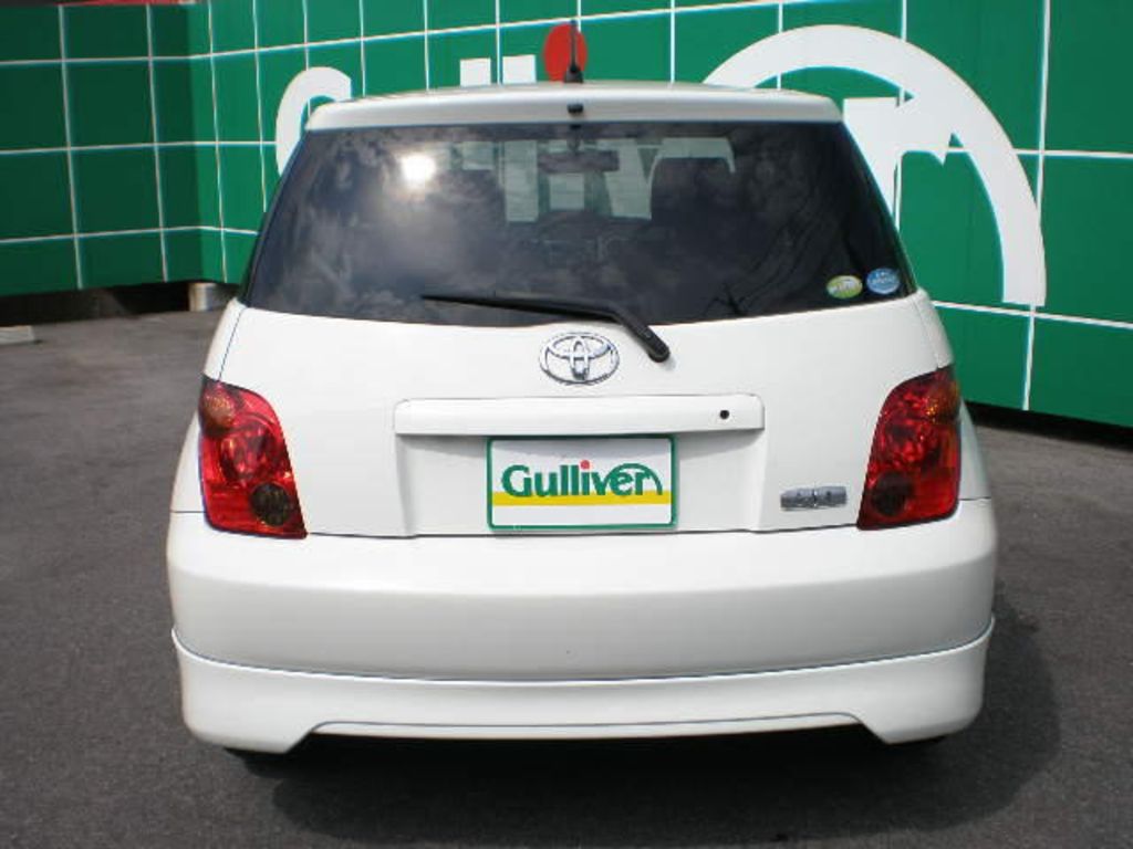 2004 Toyota ist