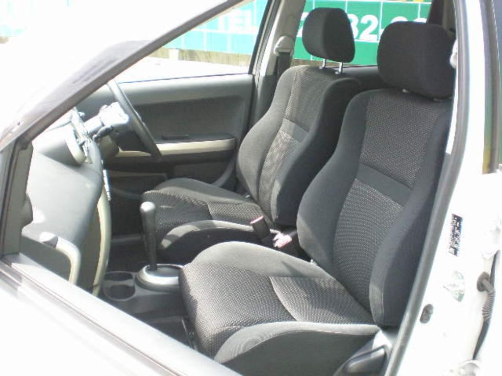 2004 Toyota ist