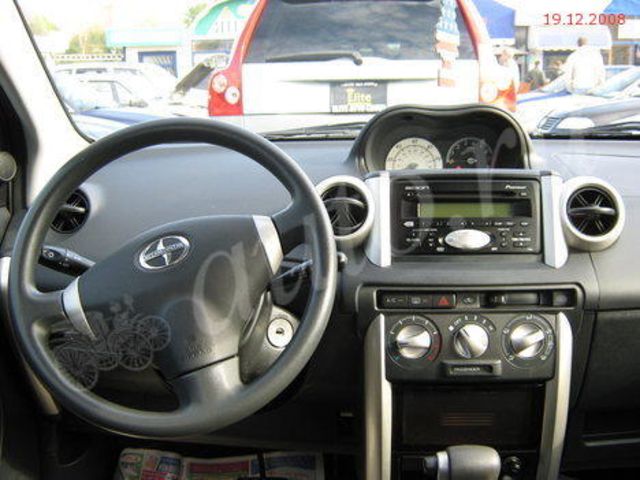 2004 Toyota ist