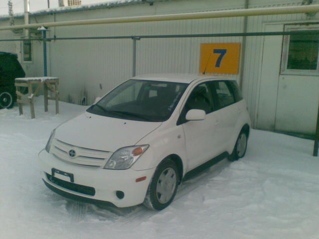 2004 Toyota ist