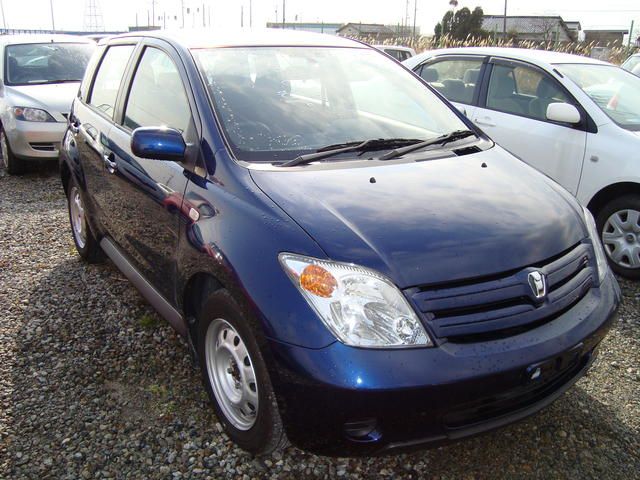 2004 Toyota ist