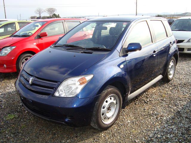 2004 Toyota ist