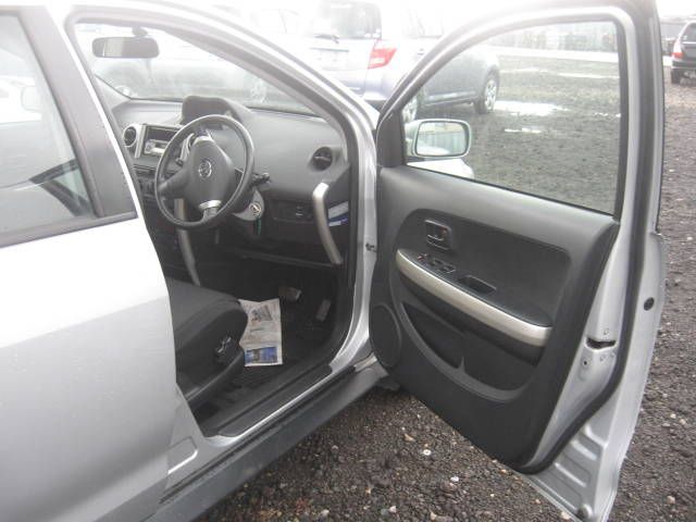 2004 Toyota ist