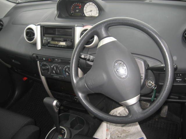 2004 Toyota ist