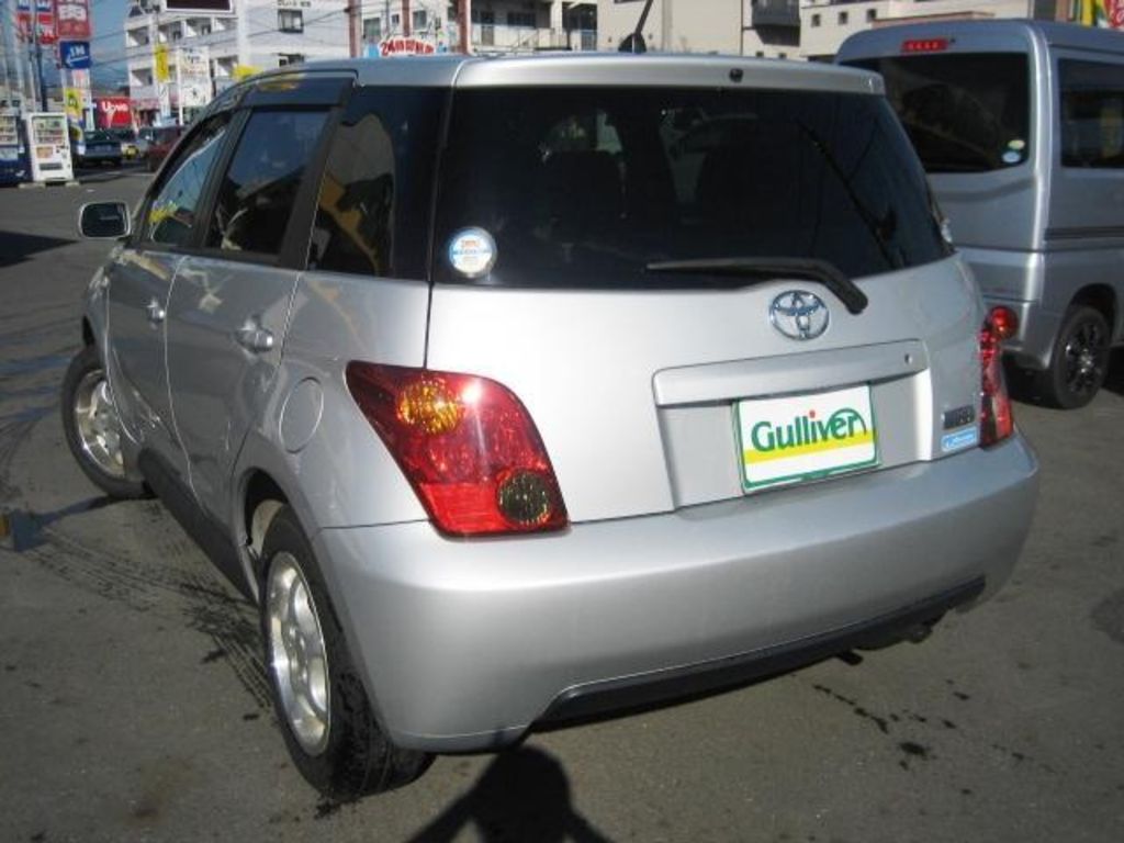 2004 Toyota ist