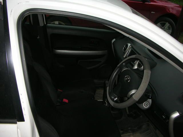 2004 Toyota ist