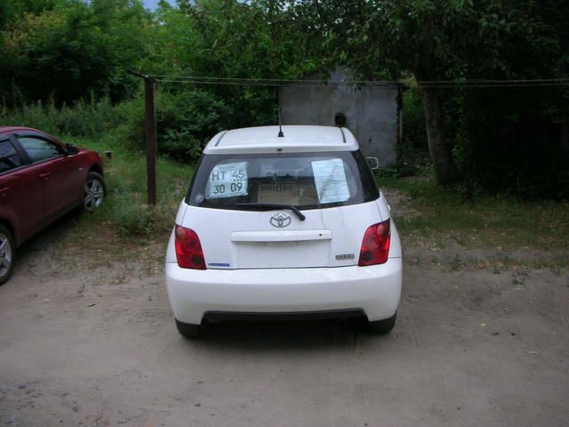 2004 Toyota ist
