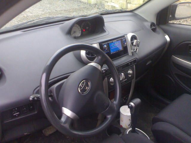 2004 Toyota ist