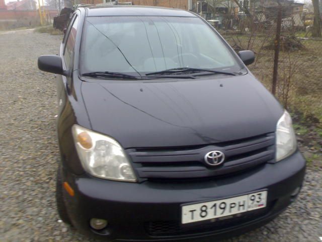 2004 Toyota ist