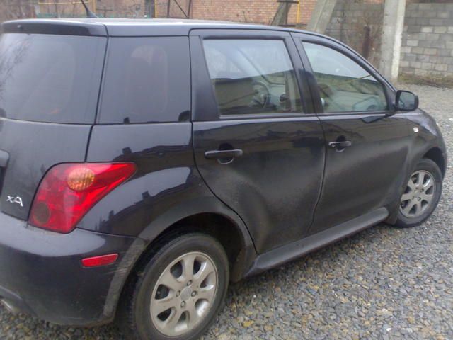 2004 Toyota ist