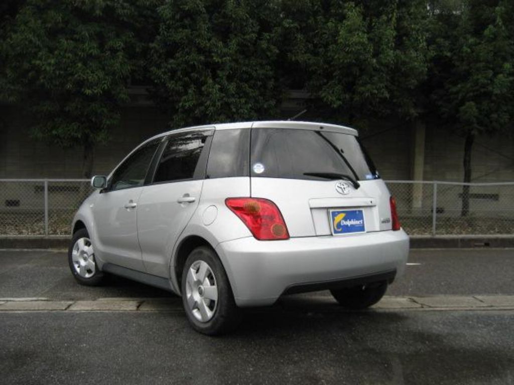 2004 Toyota ist