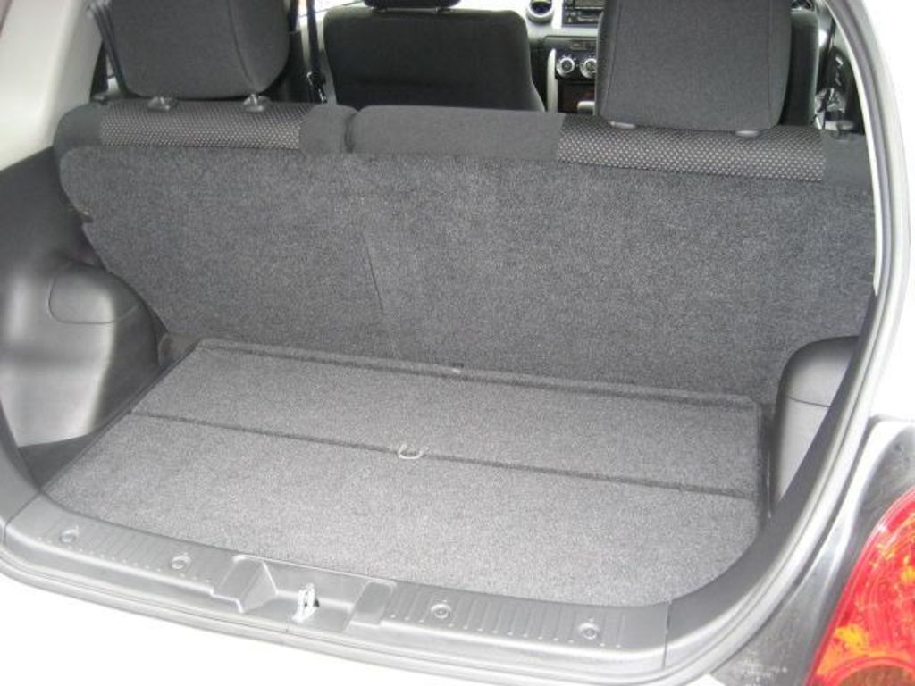 2004 Toyota ist
