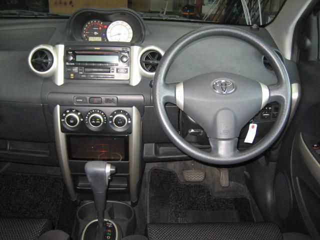 2004 Toyota ist