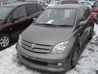 2004 Toyota ist