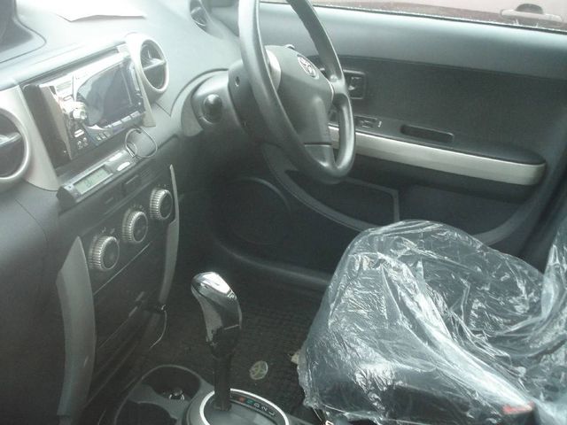 2004 Toyota ist