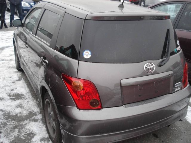 2004 Toyota ist