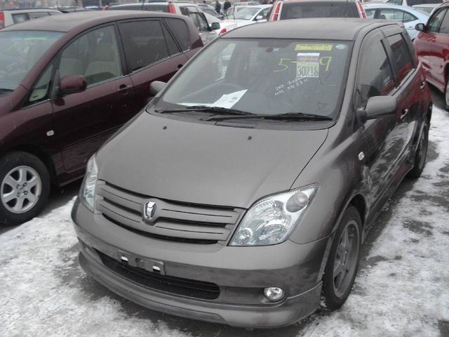 2004 Toyota ist