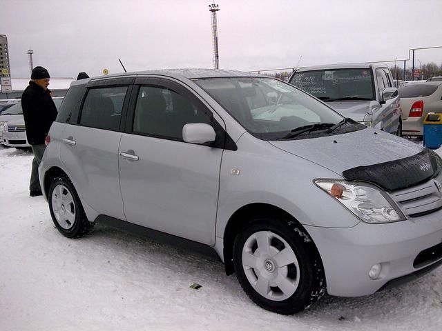 2004 Toyota ist