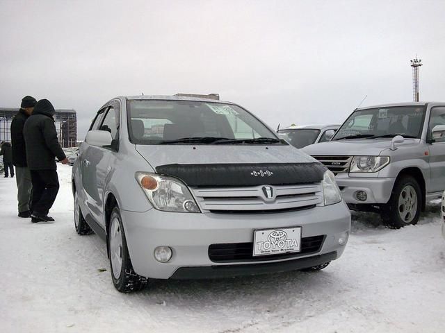 2004 Toyota ist