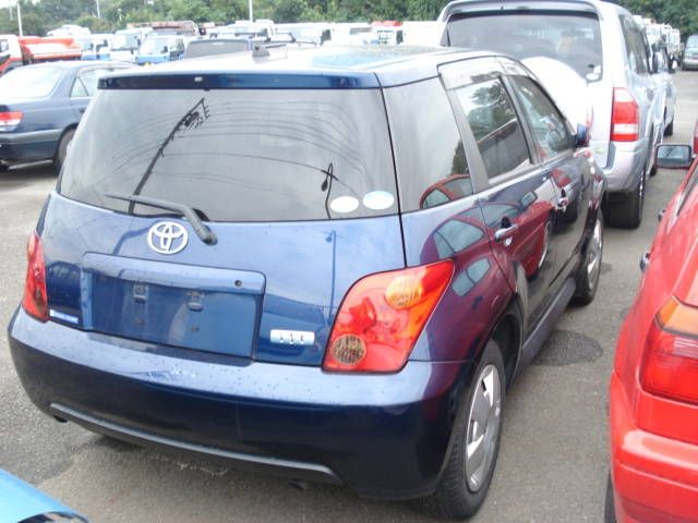 2004 Toyota ist