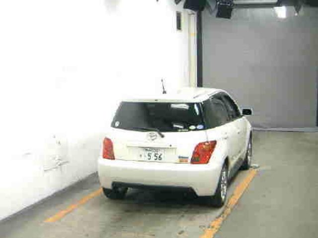 2004 Toyota ist