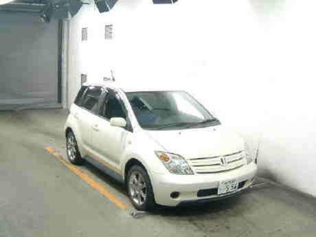 2004 Toyota ist
