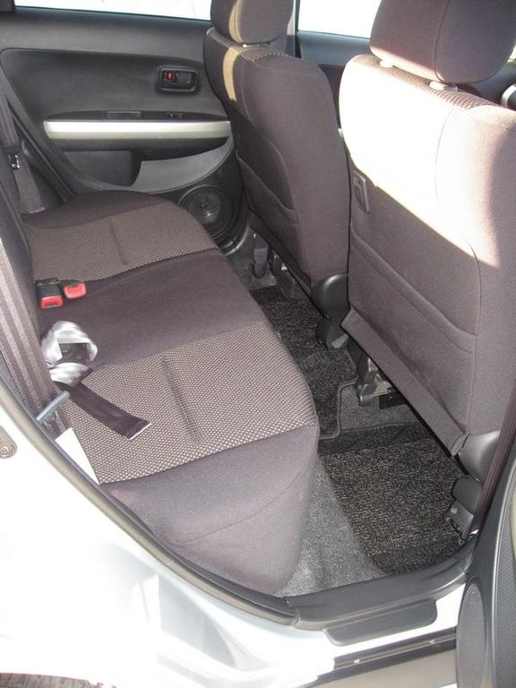 2004 Toyota ist