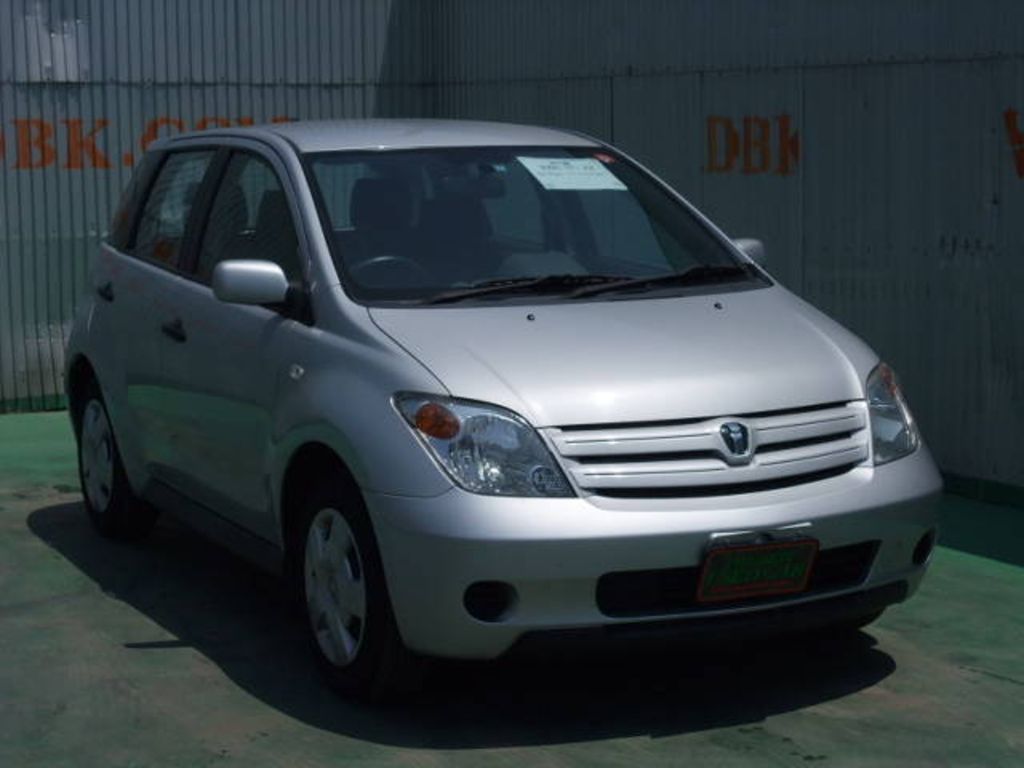 2004 Toyota ist