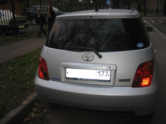 2004 Toyota ist
