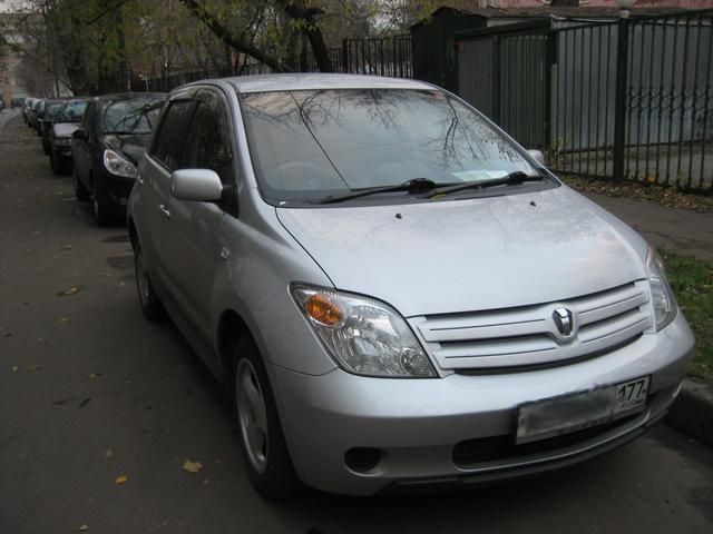 2004 Toyota ist