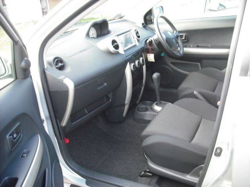 2004 Toyota ist