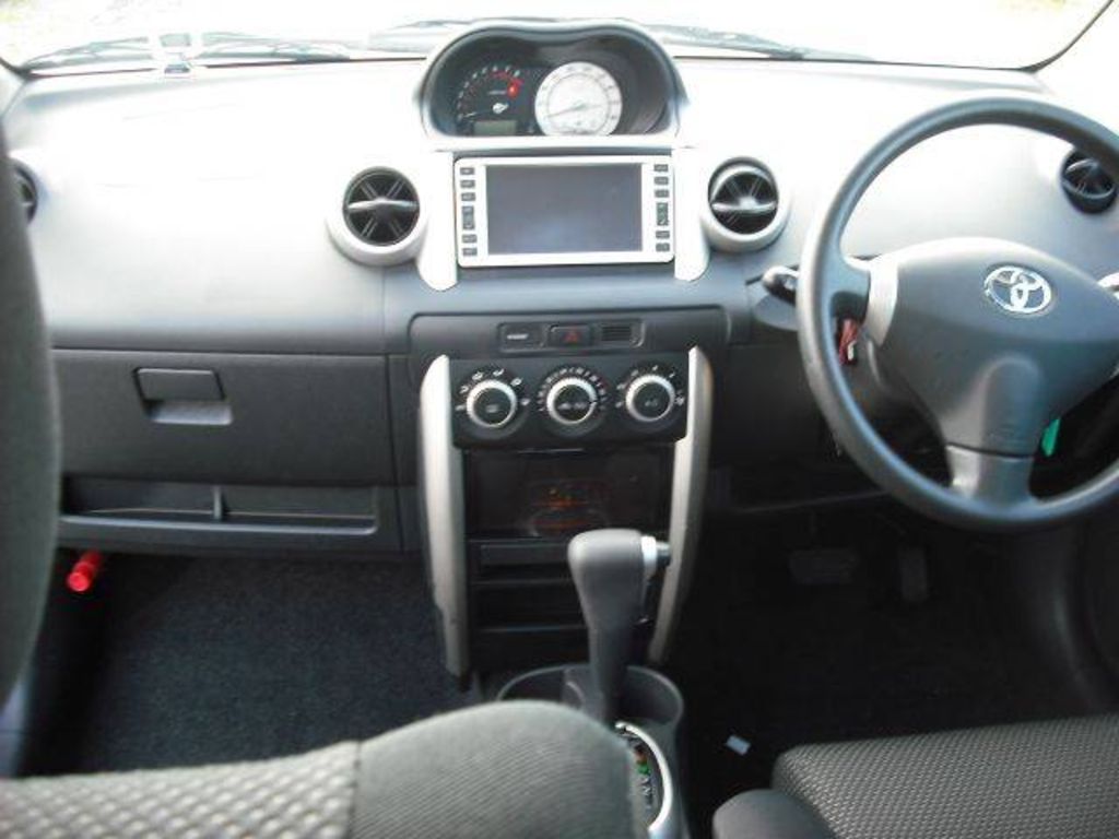 2004 Toyota ist
