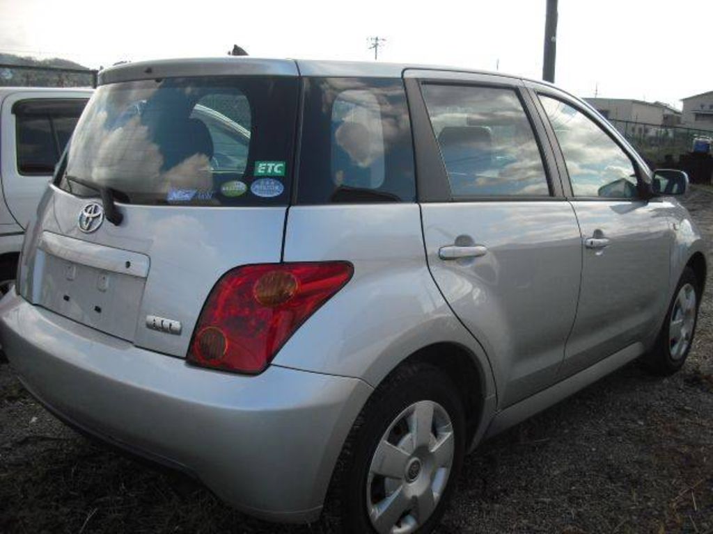 2004 Toyota ist