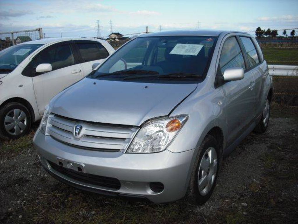 2004 Toyota ist