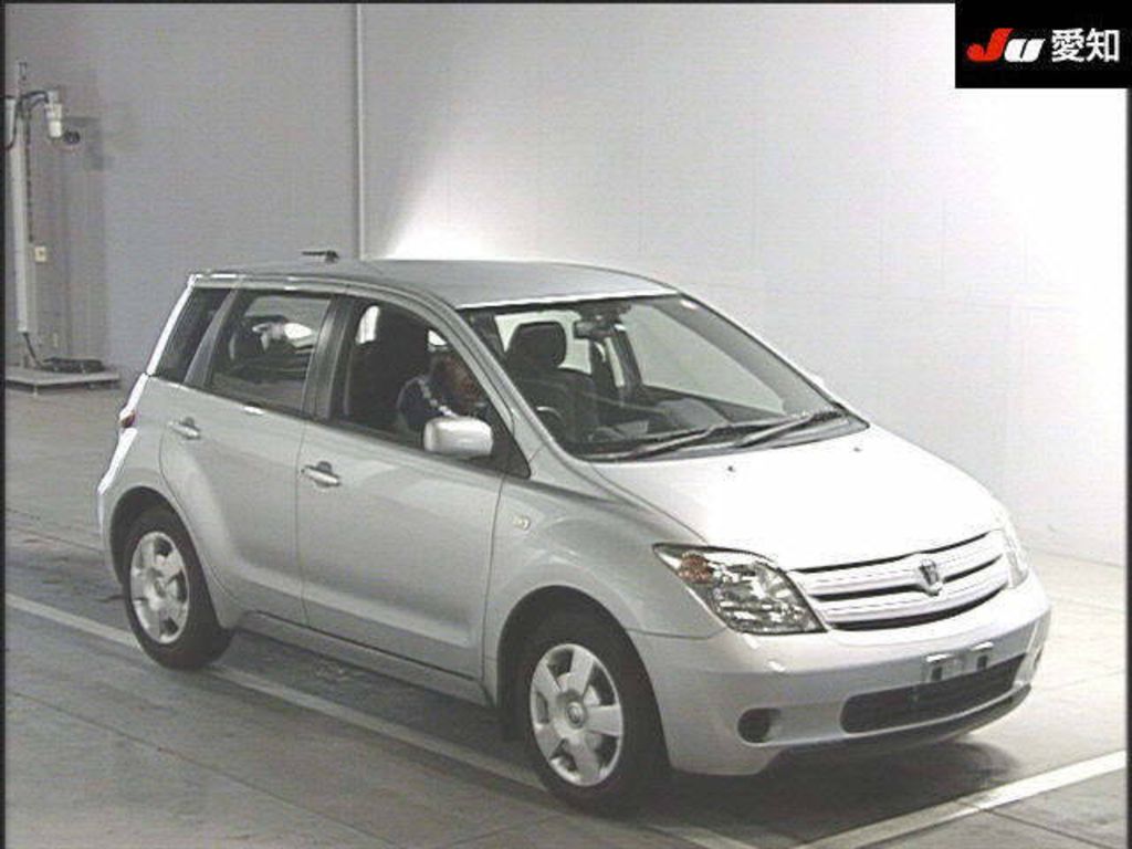 2004 Toyota ist