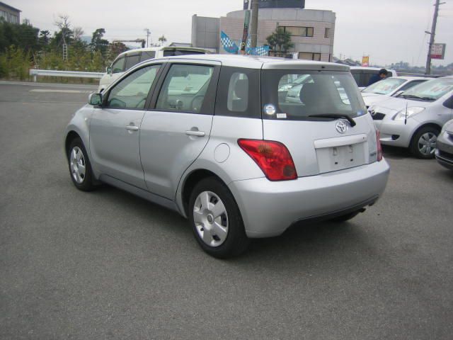2004 Toyota ist