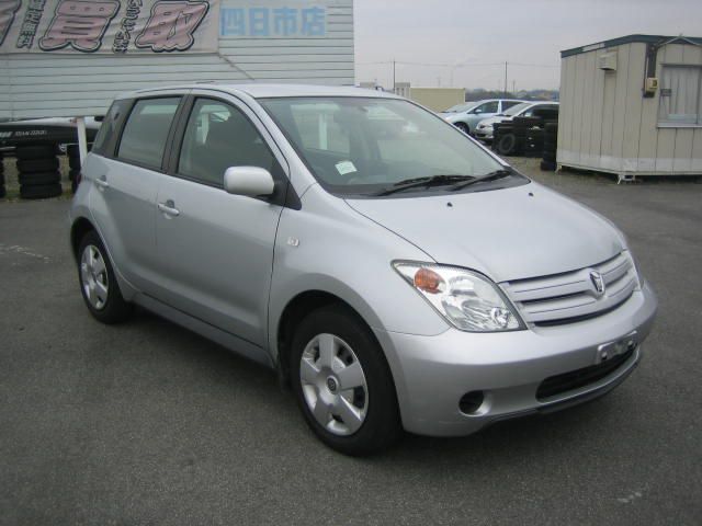 2004 Toyota ist