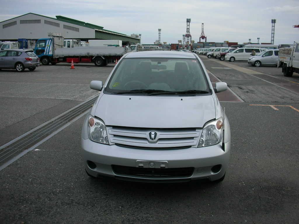 2004 Toyota ist