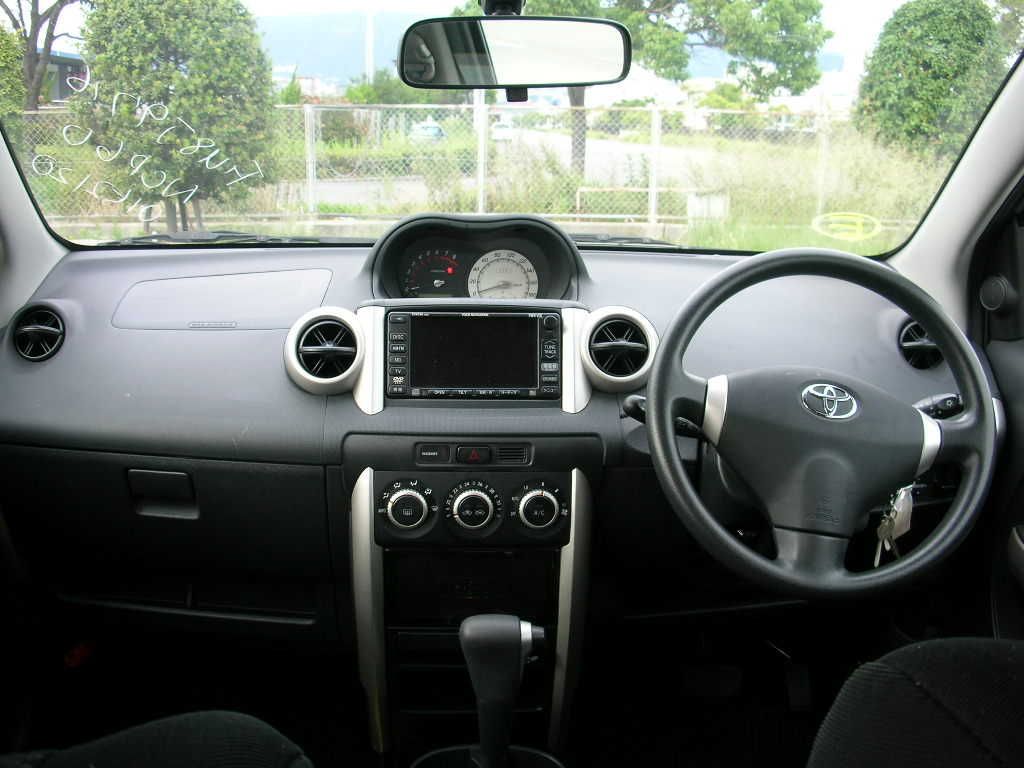2004 Toyota ist